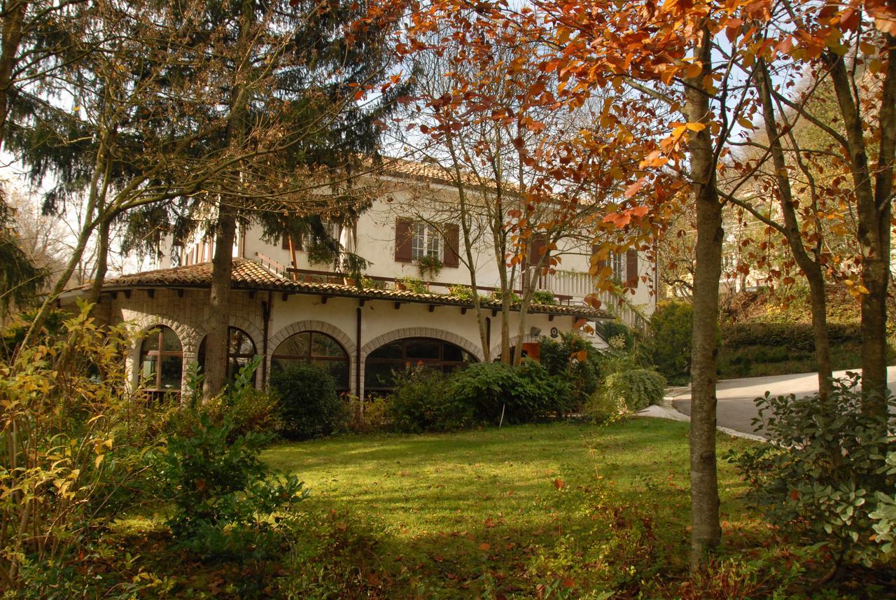 Hotel La Ginestra Аккуаланья Екстер'єр фото
